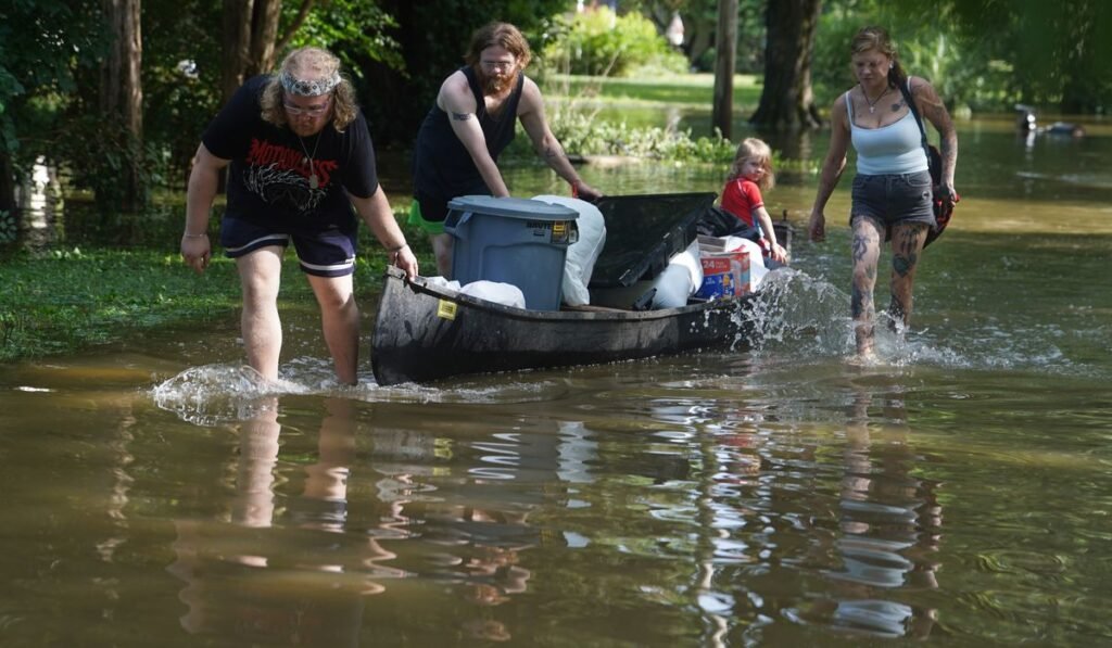 Flooding risk remains as storms move from the Midwest to the mid-Atlantic
