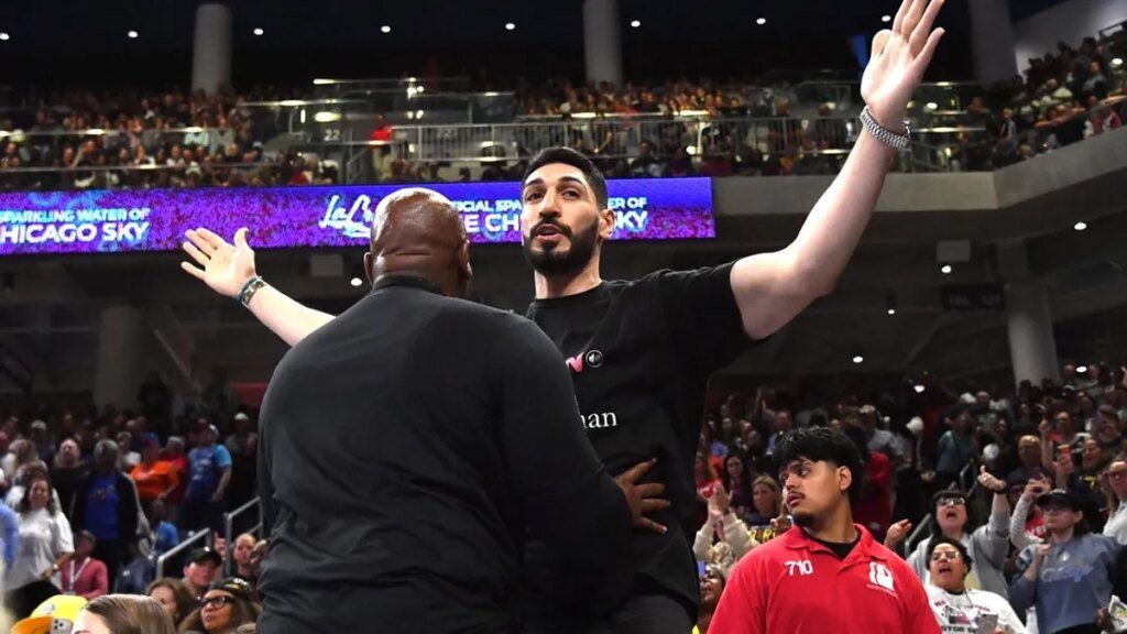 Former NBA player ejected after confrontation with Sky's Natasha Cloud