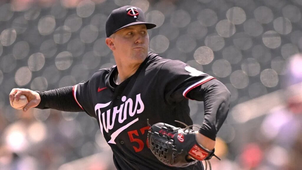 Four-run third fuels Twins past Orioles Four-run third fuels Twins past Orioles