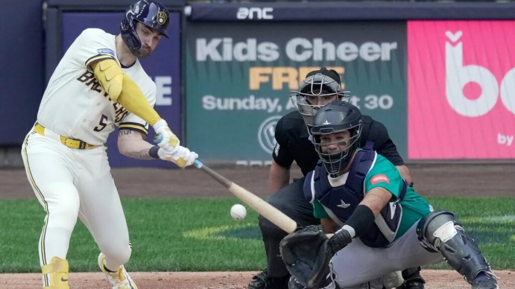 Garrett Mitchell leads Brewers' bats in win over Mariners