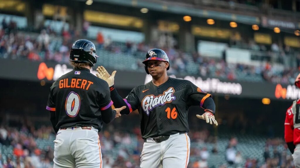 Giants overcome another injury to starting pitcher, beat Reds