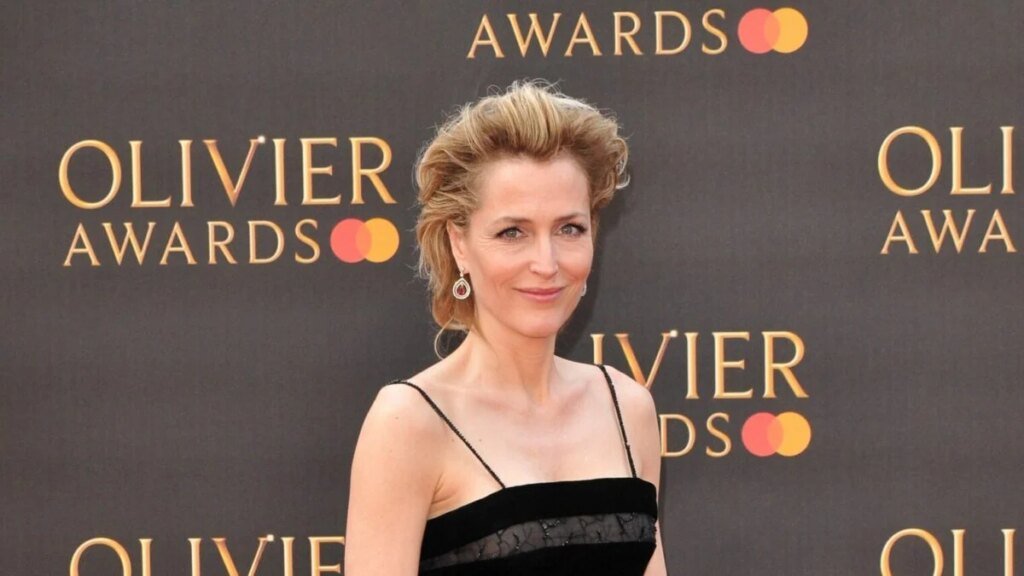 Gillian Anderson Opens Up About Her ‘Illicit’ Same-Sex Romance Gillian Anderson Opens Up About Her 'Illicit' Same-Sex Romance