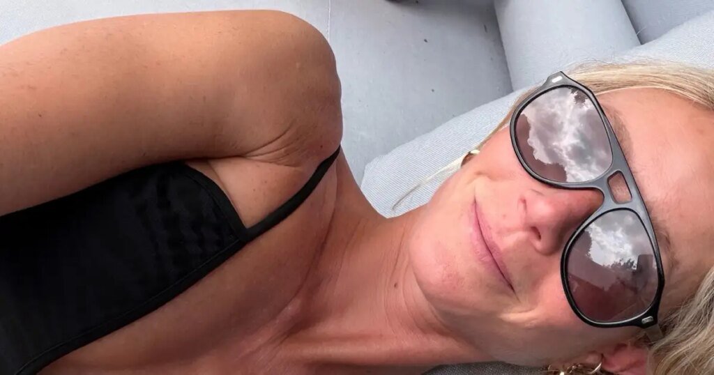 Gwyneth Paltrow, Lookalike Daughter Apple Pose in Swimsuits