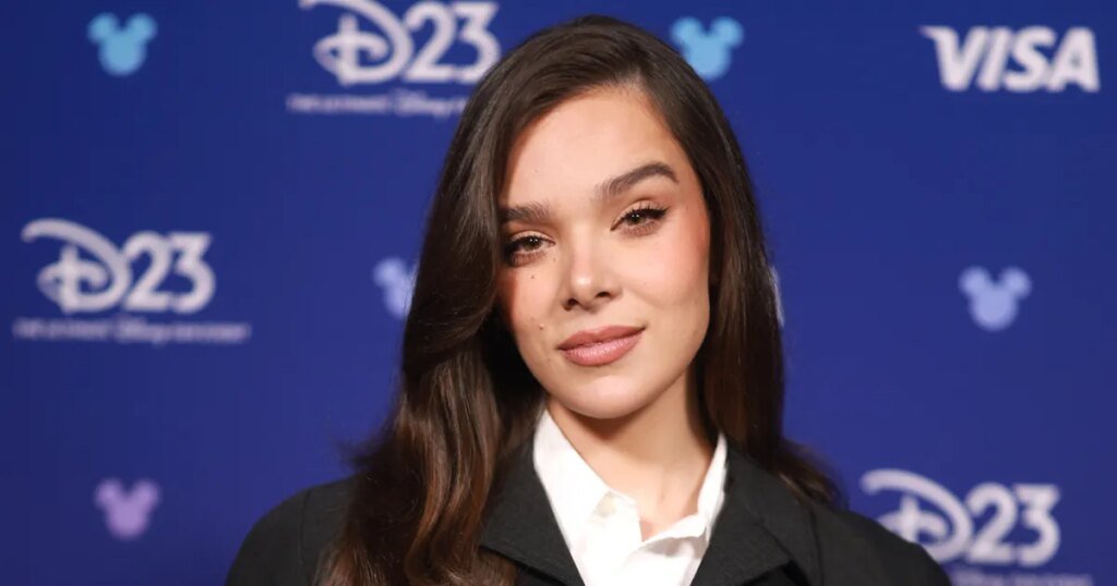 Hailee Steinfeld Returns to Red Carpet After Giving Birth Hailee Steinfeld Returns to Red Carpet After Giving Birth