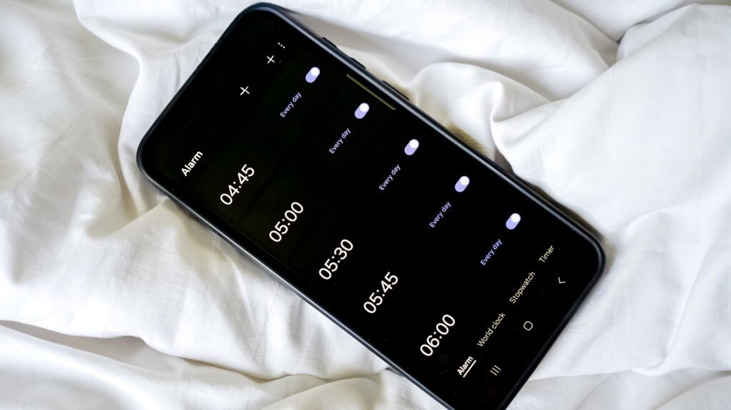 How To Make Your Android Alarm Ring At Full Volume Even When Your Calls Are Muted How To Make Your Android Alarm Ring At Full Volume Even When Your Calls Are Muted