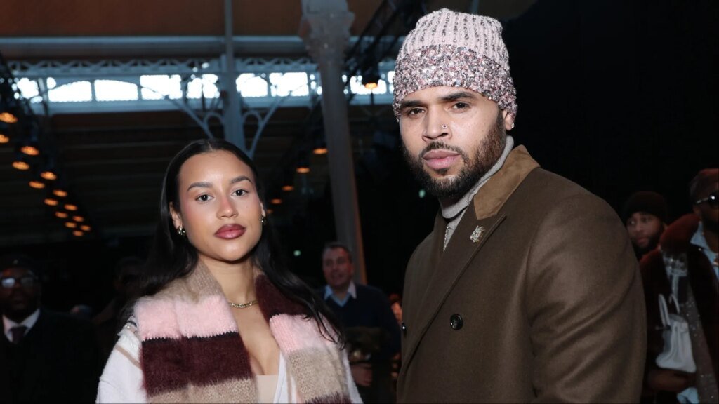 Jada Wallace And Chris Brown Share Selfie With Fans PHOTO)