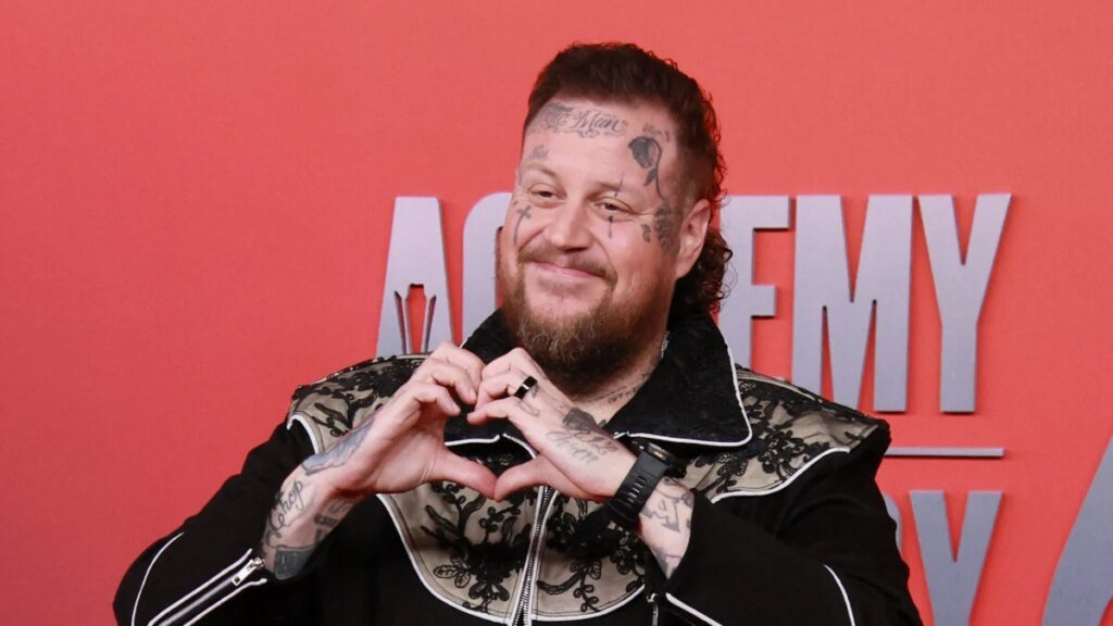 Jelly Roll Accused Of ‘Selling Out’ After Vulgar Donald Trump Jokes Jelly Roll Accused Of ‘Selling Out’ After Vulgar Donald Trump Jokes