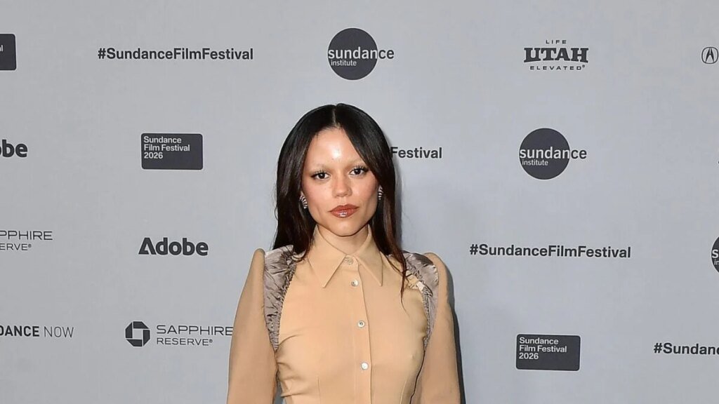 Jenna Ortega’s ‘Shrinking’ Look Compared To Ariana Grande Jenna Ortega's 'Shrinking' Look Compared To Ariana Grande