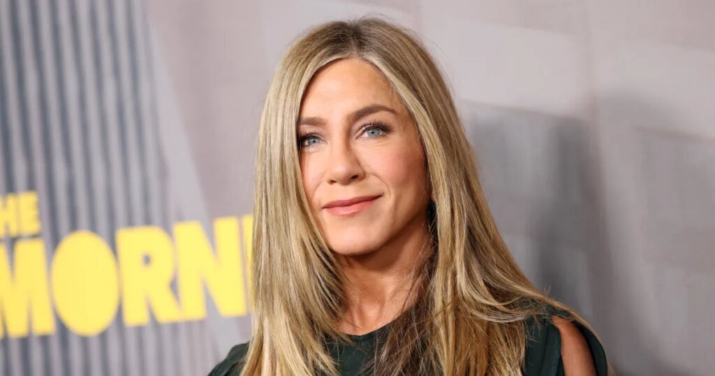 Jennifer Aniston's Trendy Cargo Pants Style Is on Amazon