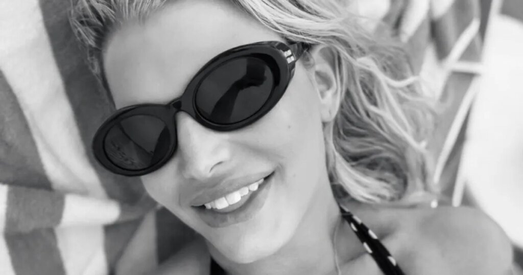 Jessica Simpson Sunbathes in Tiny Polka Dot Bikini 