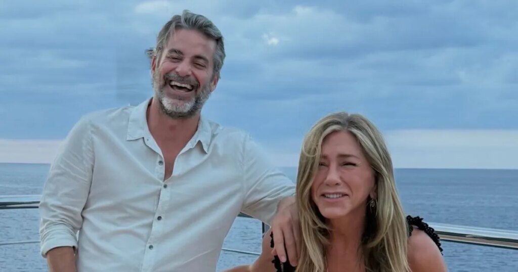 Jim Curtis Says Jennifer Aniston Romance in Honeymoon Phase