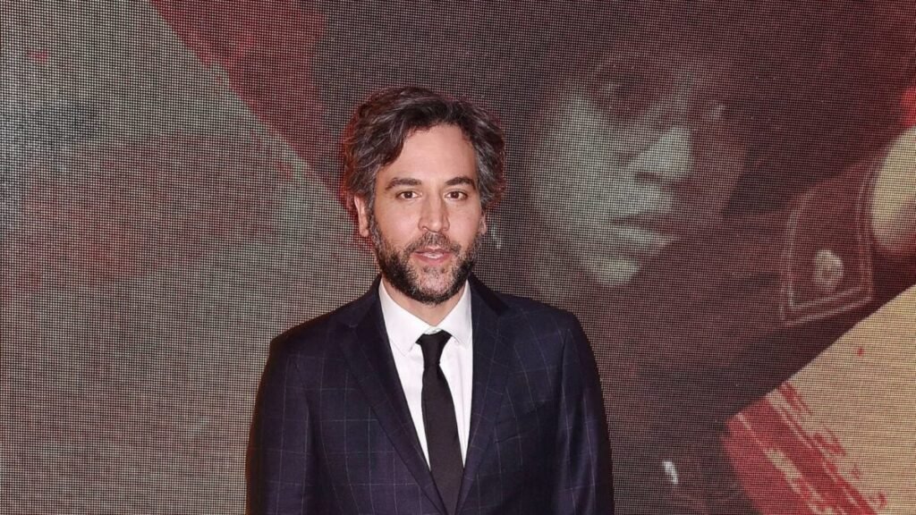 Josh Radnor Says ‘HIMYM’ Cast Is No Longer Close Josh Radnor Says 'HIMYM' Cast Is No Longer Close