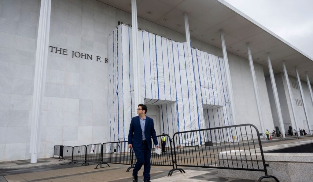 Judge orders Kennedy Center to pay musician Chuck Redd $252,000 in fees Judge orders Kennedy Center to pay musician Chuck Redd $252,000 in fees