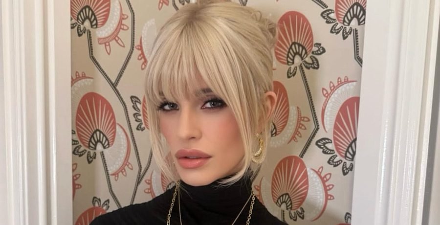 Kelly Osbourne Flaunts Toned Body In One-Piece, New Happiness Kelly Osbourne Flaunts Toned Body In One-Piece, New Happiness