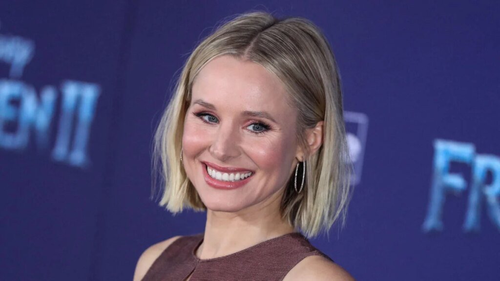 Kristen Bell Gives ‘Frozen’ Fans Another Surprise After D23 Reveal Kristen Bell Gives ‘Frozen’ Fans Another Surprise After D23 Reveal