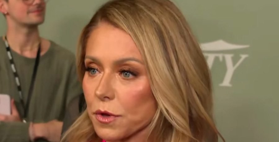 ‘LIVE’ Kelly Ripa Recalls NSFW Behavior On Outing With Kids 'LIVE' Kelly Ripa Recalls NSFW Behavior On Outing With Kids