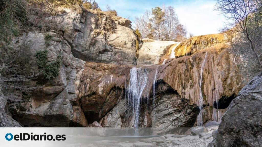 La ruta por esta comarca catalana que incluye molinos de harina, granjas de vacas y una preciosa cascada de 20 metros La ruta por esta comarca catalana que incluye molinos de harina, granjas de vacas y una preciosa cascada de 20 metros