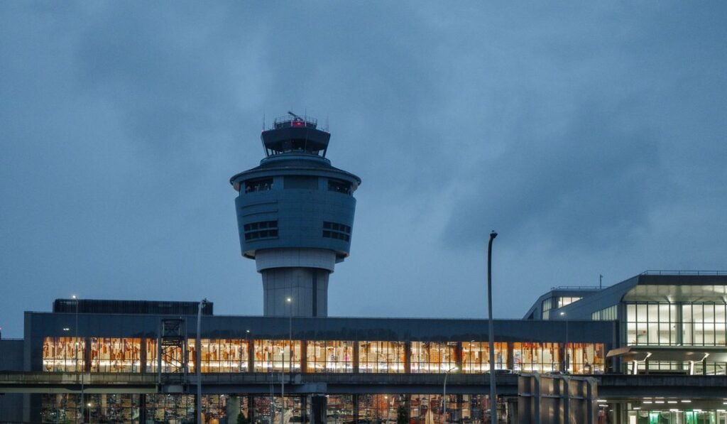 LaGuardia controllers reportedly left early before March runway collision LaGuardia controllers reportedly left early before March runway collision