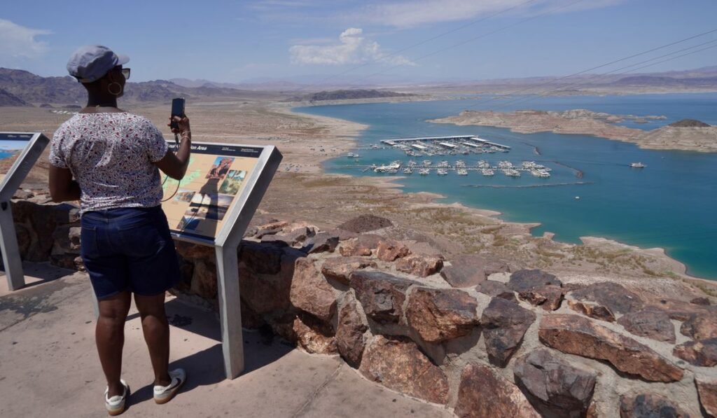 Lake Mead hits historic low water level as Colorado River struggles Lake Mead hits historic low water level as Colorado River struggles