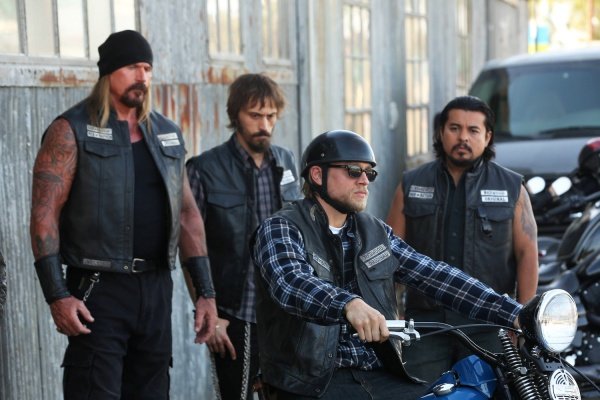 Legends: Charlie Hunnam Series to Reunite Sons of Anarchy Cast on FX – canceled + renewed TV shows, ratings Legends: Charlie Hunnam Series to Reunite Sons of Anarchy Cast on FX - canceled + renewed TV shows, ratings