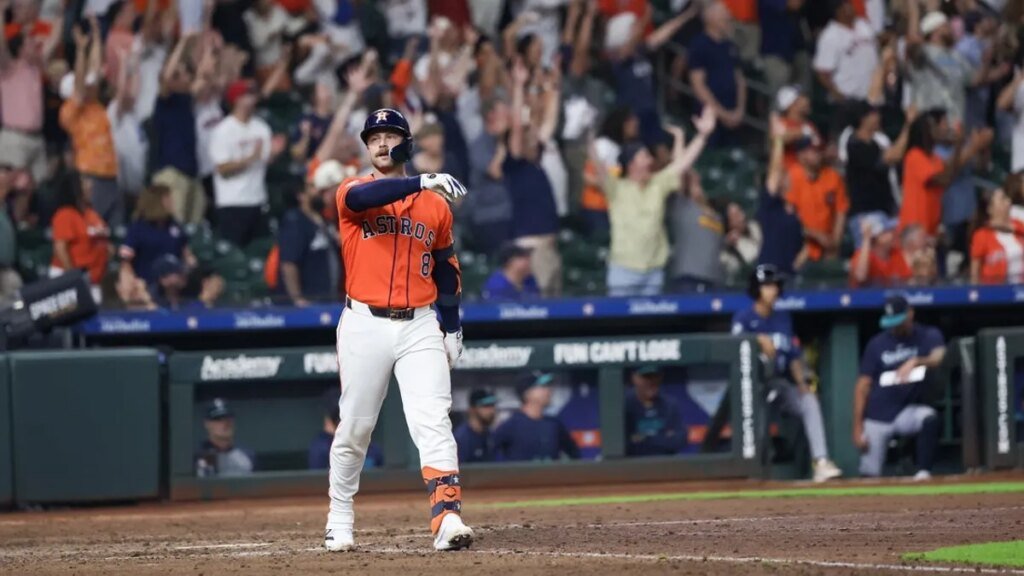 MLB roundup: Christian Walker, Astros stun M's with 10th-inning rally