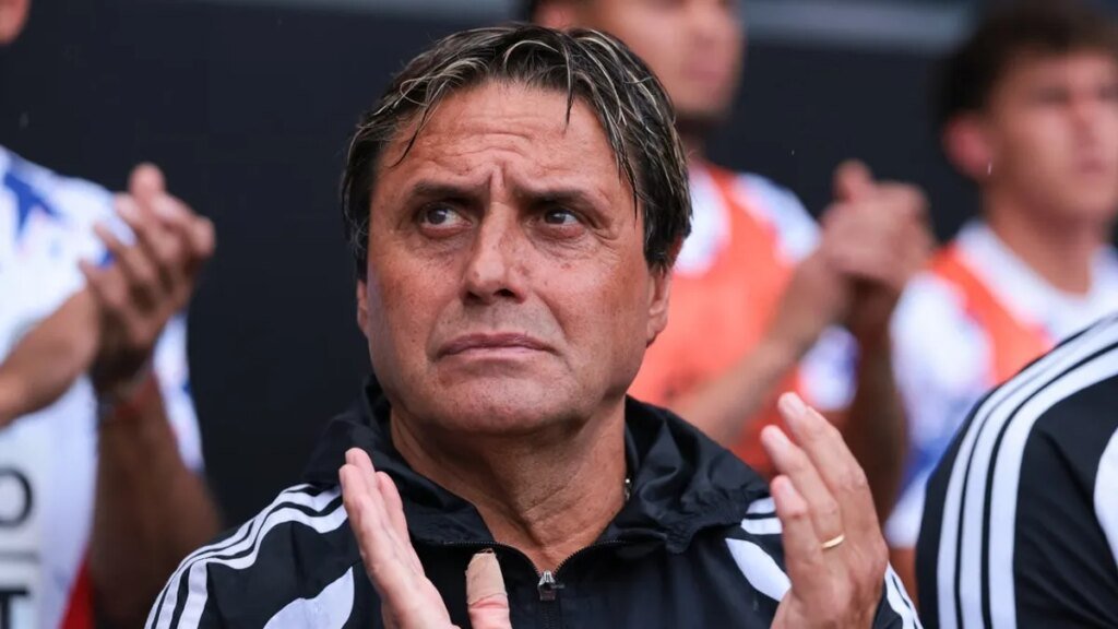 MLS suspends Miami coach Guillermo Hoyos 1 match for late kickoff violations MLS suspends Miami coach Guillermo Hoyos 1 match for late kickoff violations