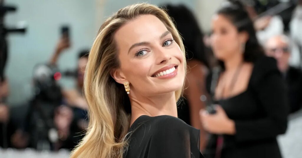 Margot Robbie Brought Out This Black Boots Style Early — On Amazon Margot Robbie Brought Out This Black Boots Style Early — On Amazon