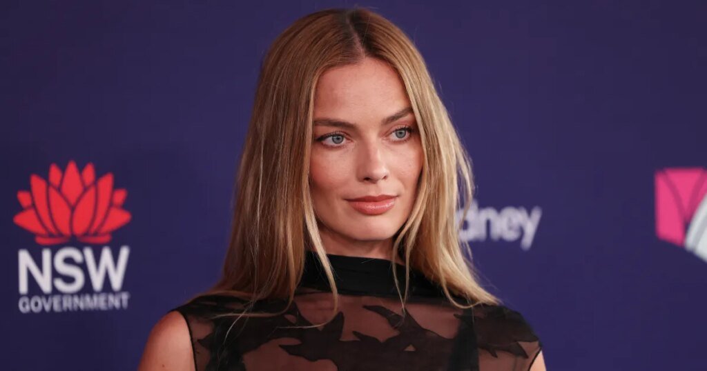 Margot Robbie's Black Mary Jane Flats Style Is on Amazon