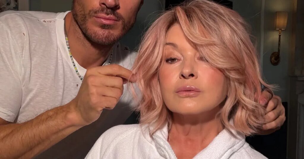 Martha Stewart Debuts ‘Rose Gold’ Hair, Ditches Blonde Color Martha Stewart Debuts 'Rose Gold' Hair, Ditches Blonde Color