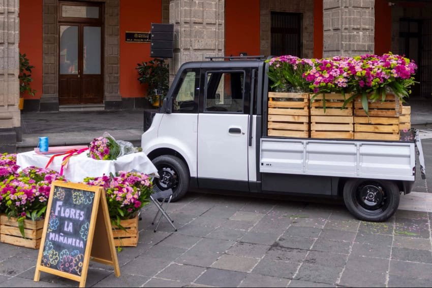 Mexican cargo EV Olinia Carga debuts: August 20 mañanera Mexican cargo EV Olinia Carga debuts: August 20 mañanera