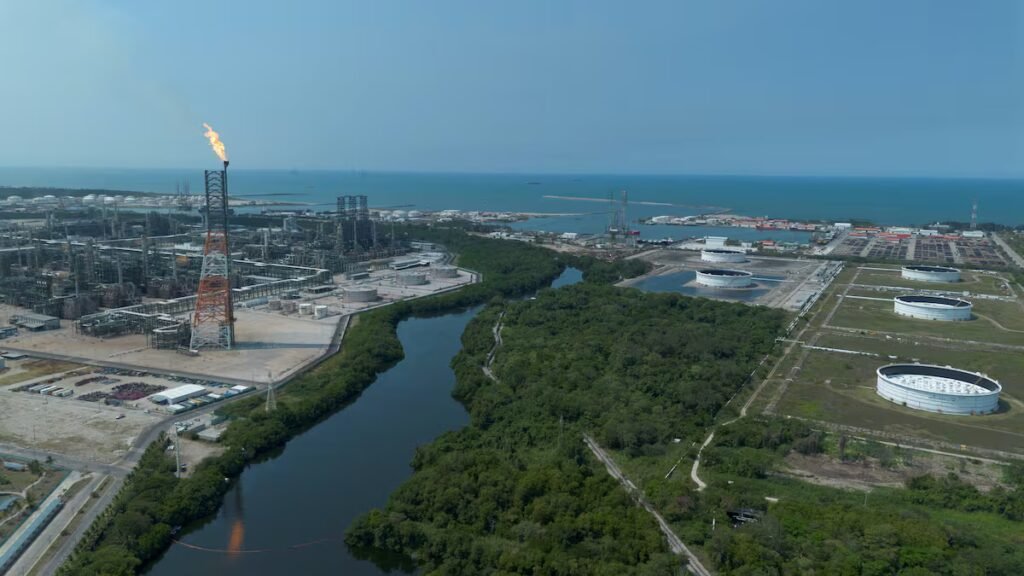 Mexico falls behind in the new global oil map | Economy and Business