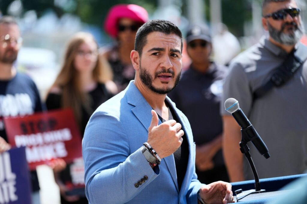 Michigan Democrats want to fight Trump. First they have to stop fighting each other Michigan Democrats want to fight Trump. First they have to stop fighting each other