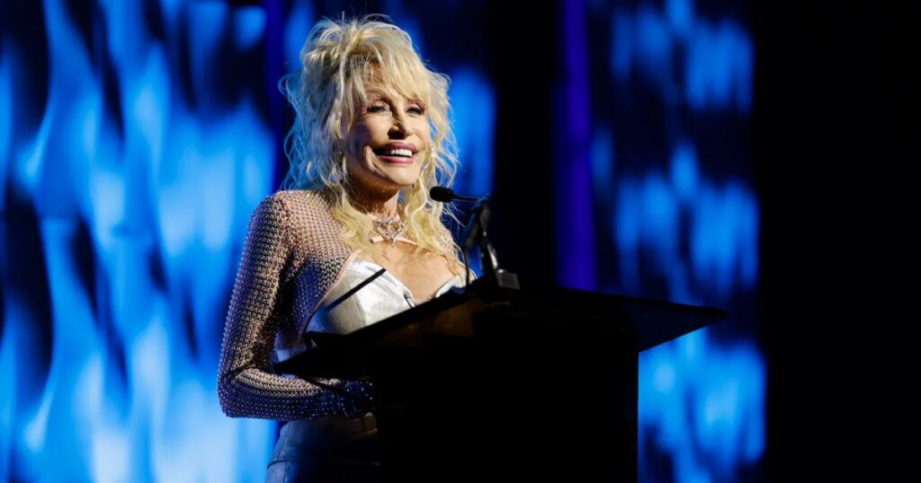 Mississippi Mayor Debates Lowering Flag for Dolly Parton Mississippi Mayor Debates Lowering Flag for Dolly Parton