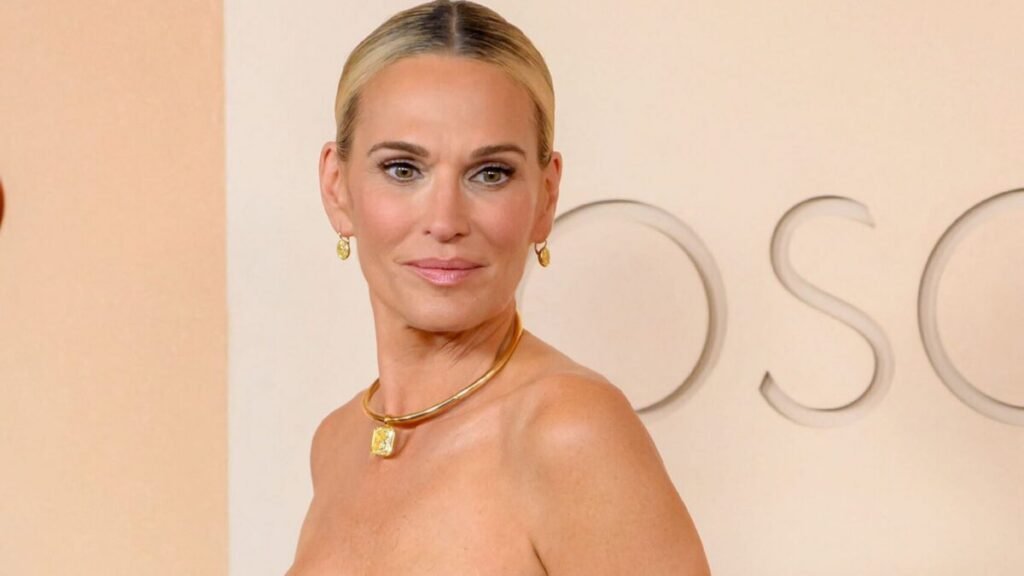 Molly Sims Opens Up About Being Called ‘Too Fat’ Molly Sims Opens Up About Being Called 'Too Fat'