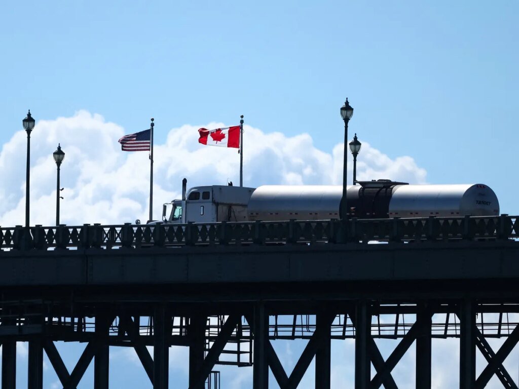 Most Canadians say Ottawa did right on trade talks, but fear aftermath Most Canadians say Ottawa did right on trade talks, but fear aftermath