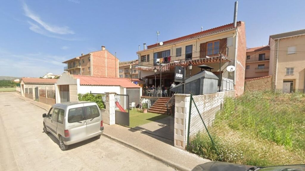 Mueren una madre y su hija menor de edad en el incendio de un bar en Cedrillas (Teruel) Mueren una madre y su hija menor de edad en el incendio de un bar en Cedrillas (Teruel)