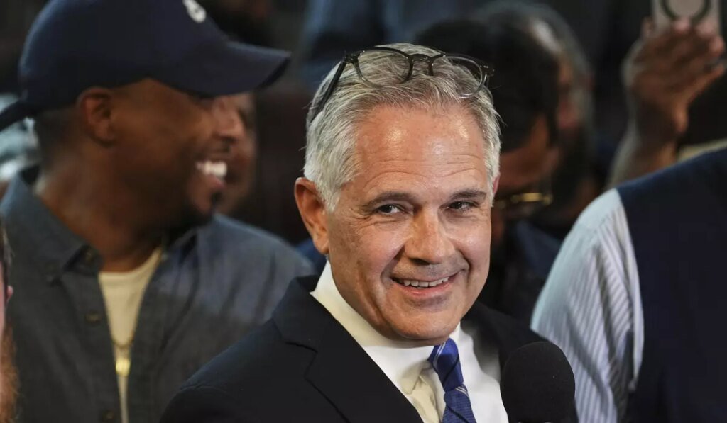 Philadelphia D.A. vows to keep piece of Trump’s White House ballroom ‘after we all blow it up’ Philadelphia D.A. vows to keep piece of Trump’s White House ballroom ‘after we all blow it up’