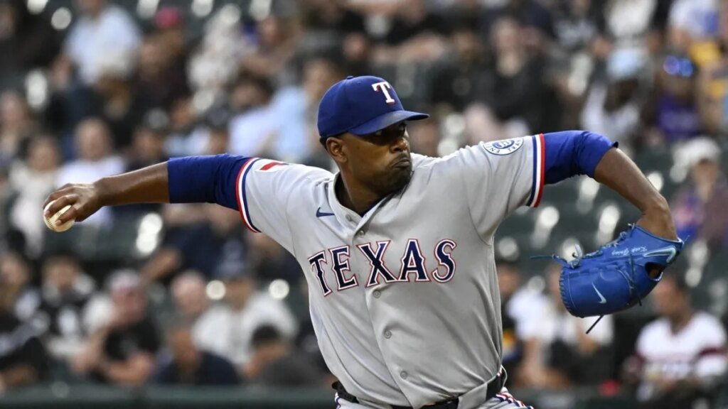 Rangers roll up season-high 11 runs in blowout of White Sox