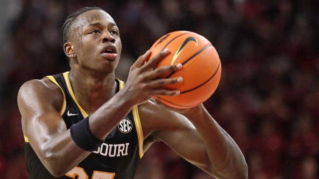 Report: Kentucky lands former Mizzou star Mark Mitchell Report: Kentucky lands former Mizzou star Mark Mitchell