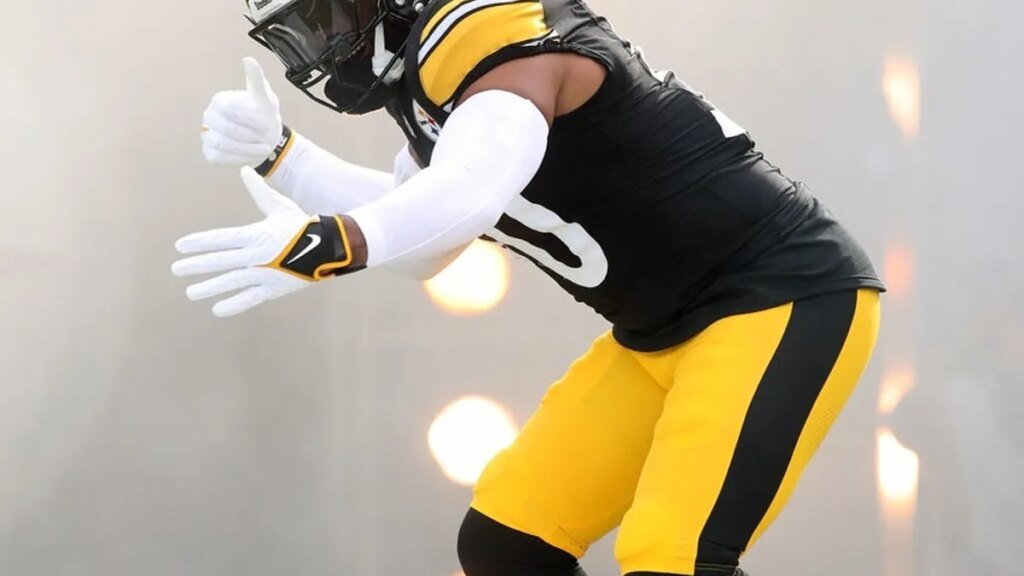 Reports: Steelers, veteran LB Elandon Roberts reunite on 1-year deal Reports: Steelers, veteran LB Elandon Roberts reunite on 1-year deal