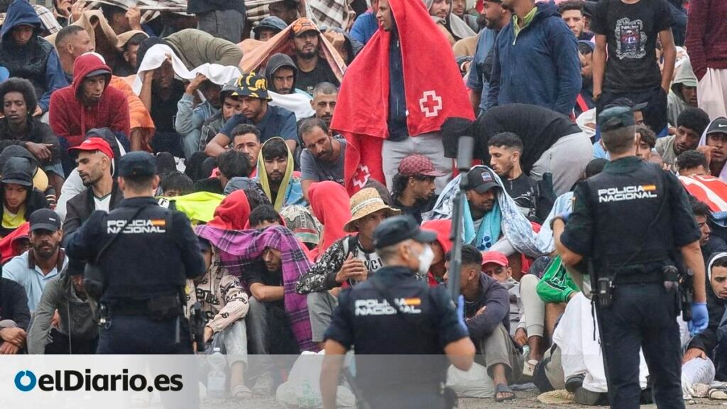 Sanidad convoca a las comunidades este lunes para enviar vacunas a Ceuta