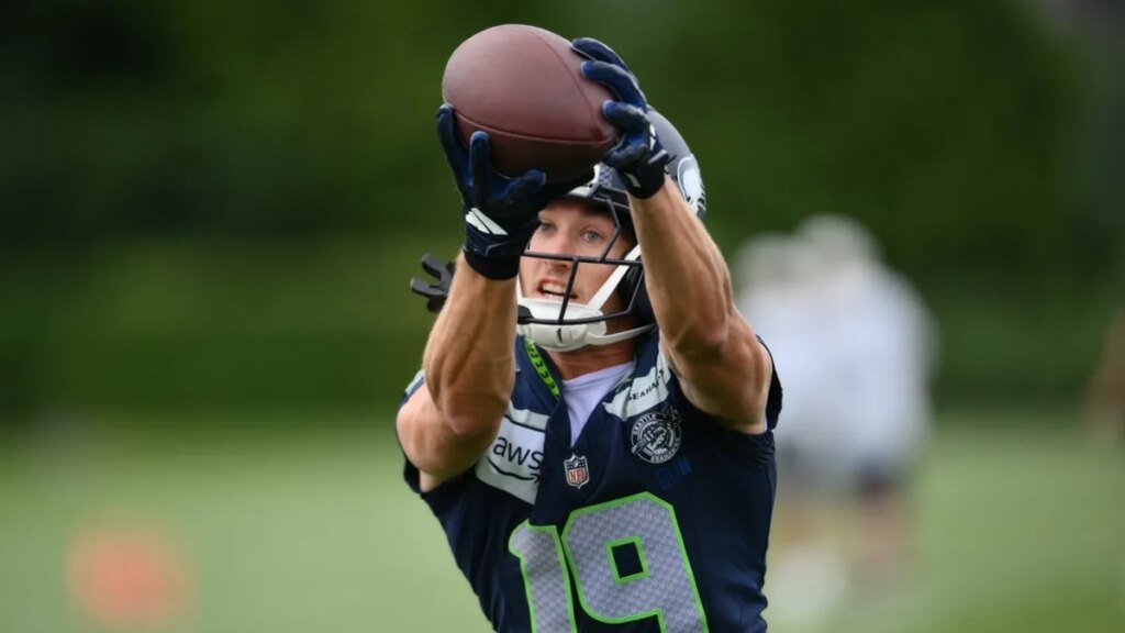 Seahawks WR Jake Bobo sustains ‘serious’ knee injury Seahawks WR Jake Bobo sustains 'serious' knee injury