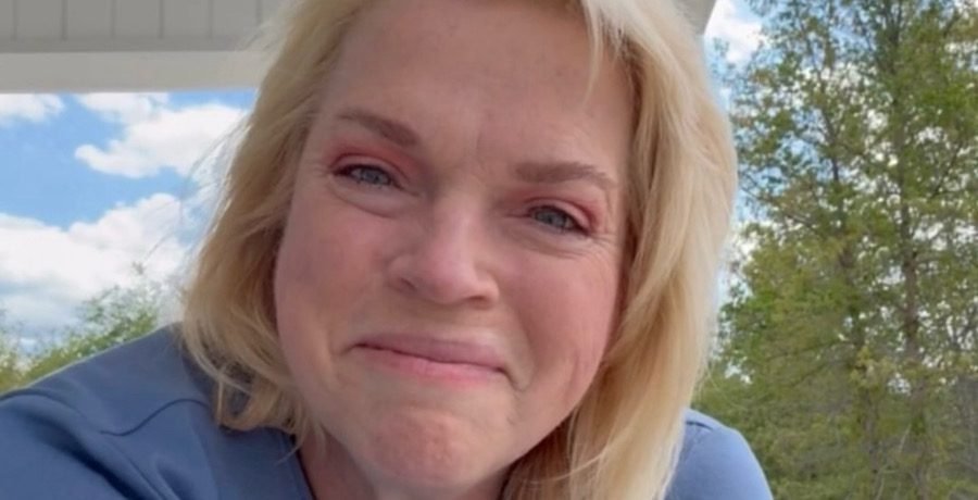 ‘Sister Wives’ Janelle Brown Reveals She’s In Love, See Pic 'Sister Wives' Janelle Brown Reveals She's In Love, See Pic