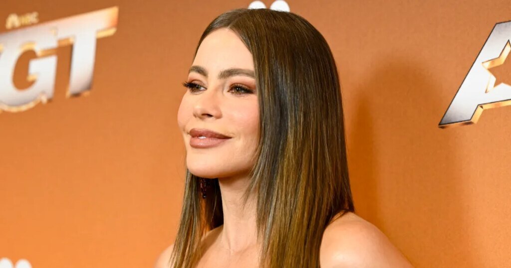 Sofia Vergara’s Luxe-Looking Fall Tote Bag Style Is on Amazon Sofia Vergara's Luxe-Looking Fall Tote Bag Style Is on Amazon