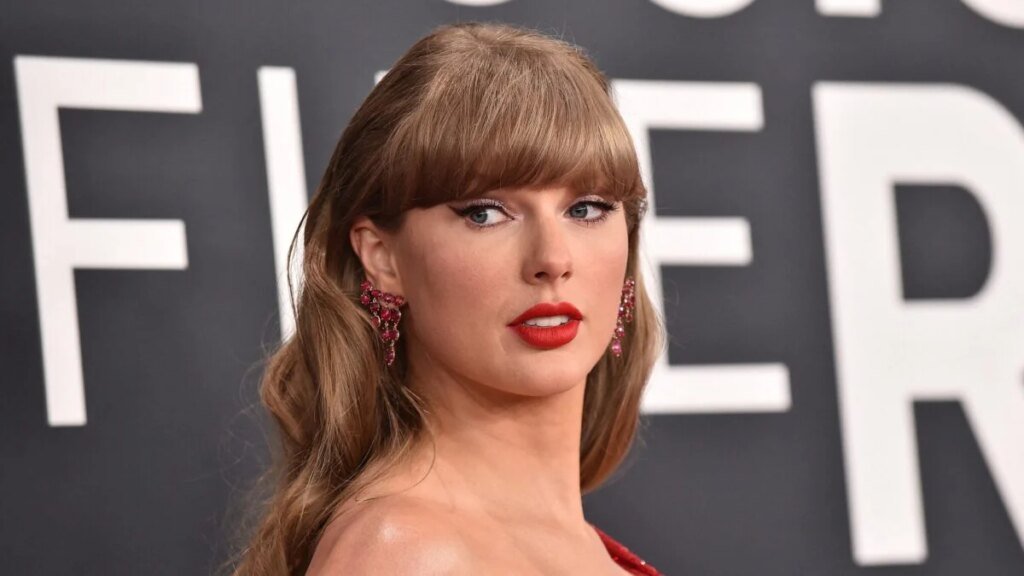 Taylor Swift Wows In Deep Plunging Dress Flashing Wedding Ring Taylor Swift Wows In Deep Plunging Dress Flashing Wedding Ring