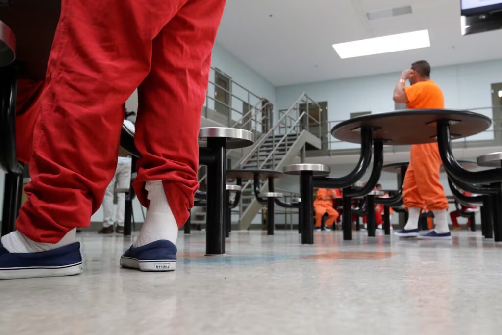 The business of hunger in ICE centers: Migrants spend thousands of dollars to avoid eating ‘dog food’ | U.S. The business of hunger in ICE centers: Migrants spend thousands of dollars to avoid eating ‘dog food’ | U.S.