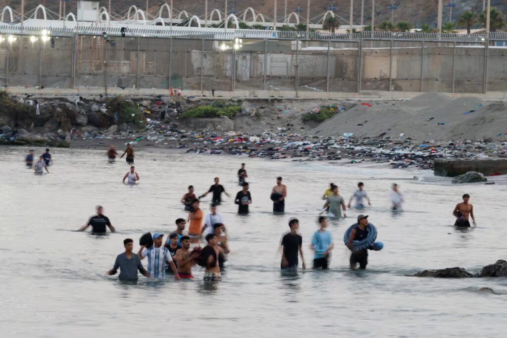 The hoaxes that fostered the migrant avalanche in Ceuta: ‘The door is open’ | International The hoaxes that fostered the migrant avalanche in Ceuta: ‘The door is open’ | International