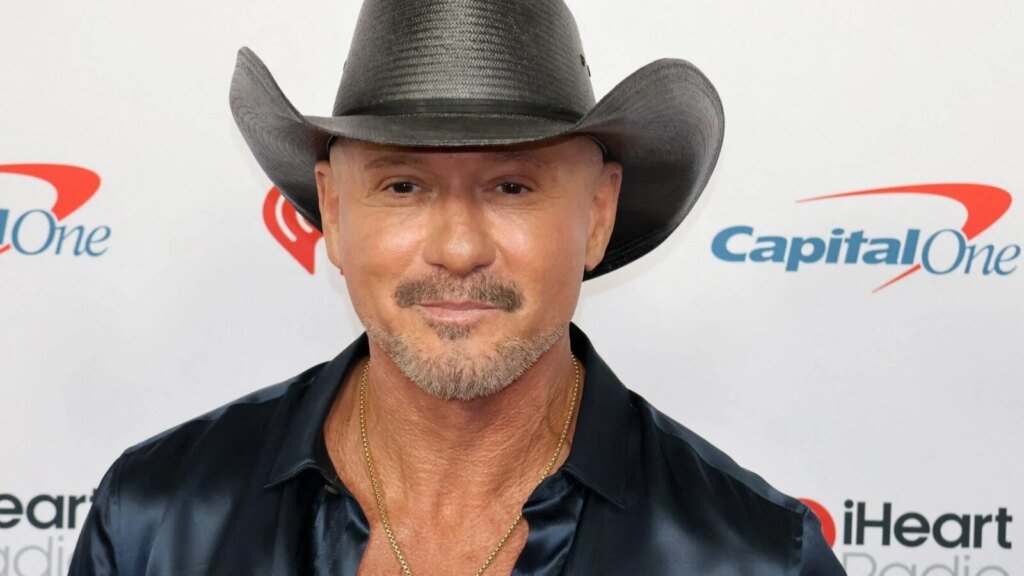 Tim McGraw Takes Another Stage Tumble In Cincinnati