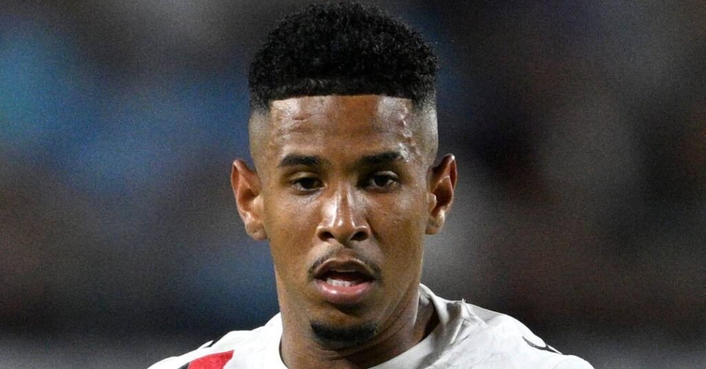 Tottenham sign Man City winger in £75m transfer… as Brazil international admits deal took ‘a while’ and calls Roberto De Zerbi ‘one of the best managers in the world’ Tottenham sign Man City winger in £75m transfer... as Brazil international admits deal took 'a while' and calls Roberto De Zerbi 'one of the best managers in the world'