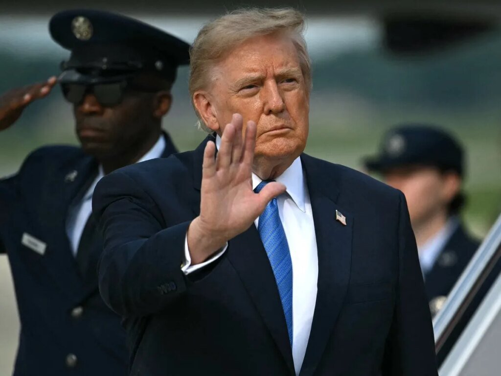 Trump shares report calling to help Canadian Jews escape to U.S. Trump shares report calling to help Canadian Jews escape to U.S.